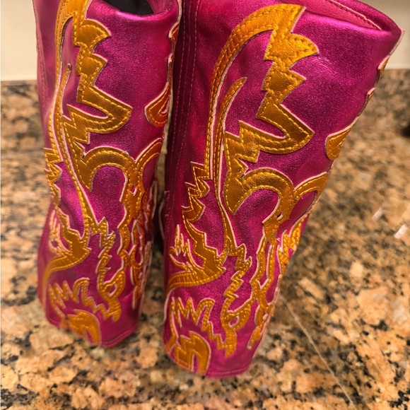 Elegant Fuchsia and Gold Embroidered Women's Heeled Boots - Picture 3 of 4